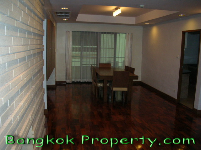 Sukhumvit.  3 Bedrooms Condo / Apartment For Rent. 250sqm (id:698)