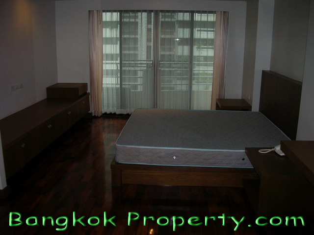 Sukhumvit.  3 Bedrooms Condo / Apartment For Rent. 250sqm (id:702)
