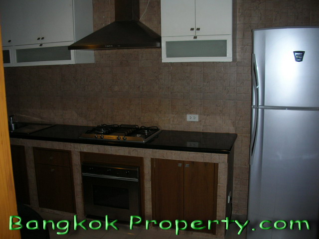 Sukhumvit.  3 Bedrooms Condo / Apartment For Rent. 250sqm (id:703)