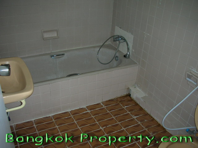 Sukhumvit.  2 Bedrooms Condo / Apartment For Rent. 170sqm (id:721)
