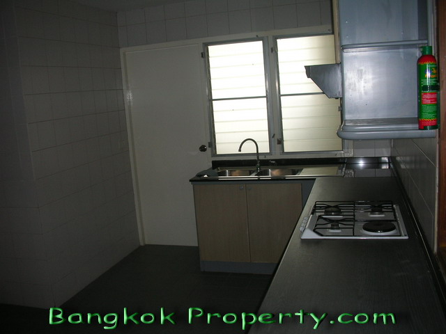 Sukhumvit.  2 Bedrooms Condo / Apartment For Rent. 190sqm (id:74)