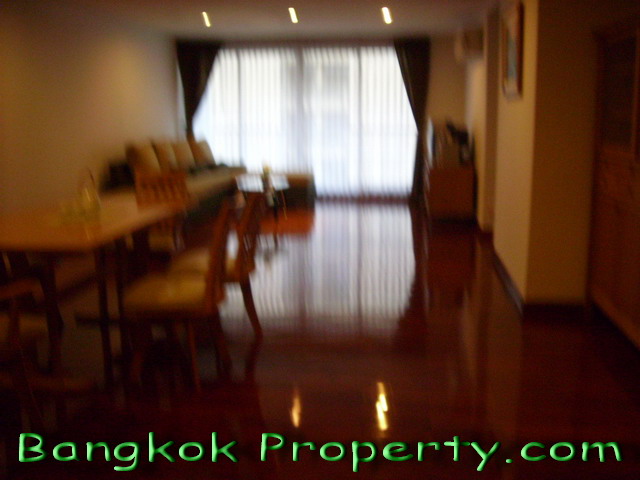 Sukhumvit Soi 15.  2 Bedrooms Condo / Apartment For Rent. 120sqm (id:682)