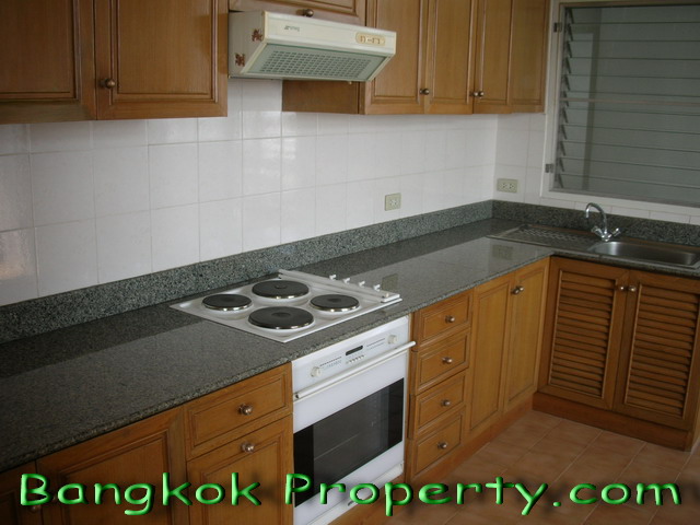 Sukhumvit.  4 Bedrooms Condo / Apartment To Buy. 381sqm (id:614)