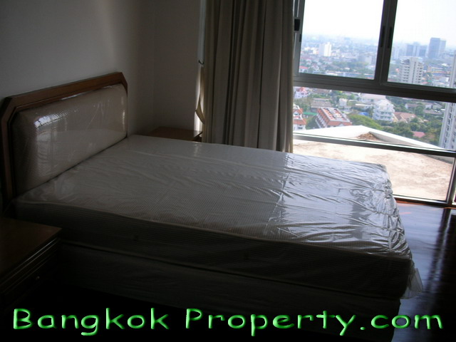 Sukhumvit.  4 Bedrooms Condo / Apartment To Buy. 381sqm (id:614)
