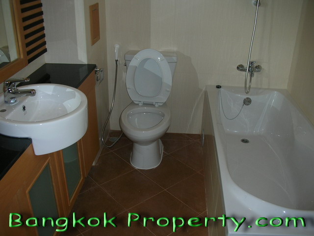 Sukhumvit.  2 Bedrooms Condo / Apartment For Rent. 150sqm (id:648)