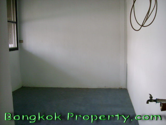 Sukhumvit.  3 Bedrooms Condo / Apartment For Rent. 350sqm (id:745)