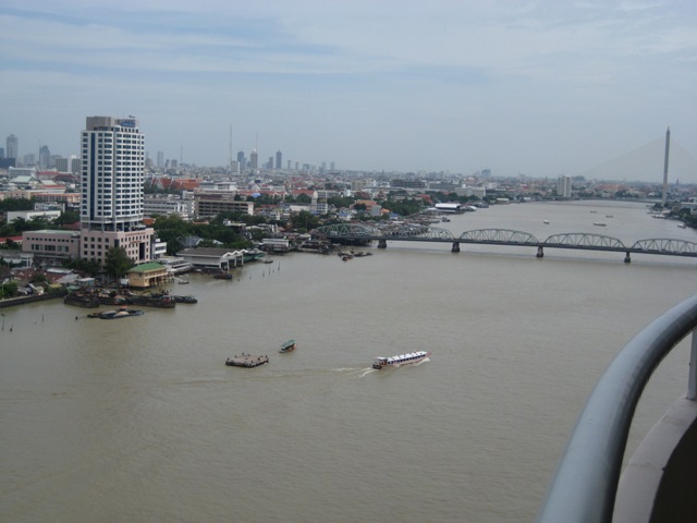 Near Krung Thon Bridge (Sanghi).  3 Bedrooms Condo / Apartment To Buy. 181sqm (id:767)