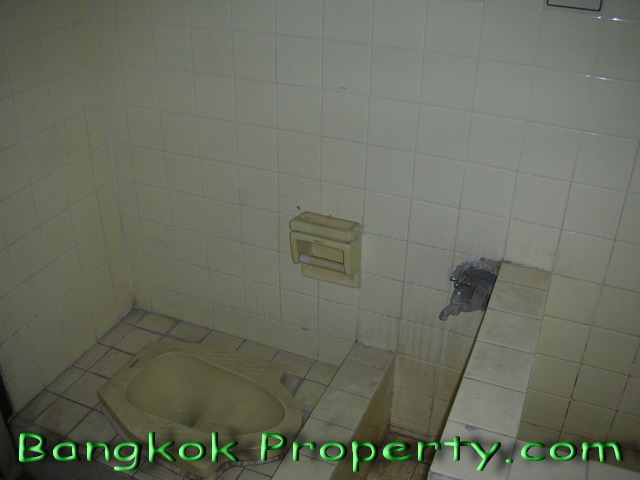 Sukhumvit.  4 Bedrooms Condo / Apartment To Buy. 124sqm (id:787)