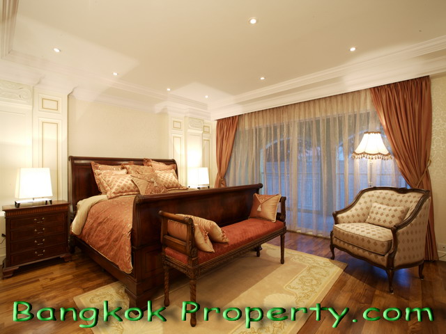 Sukhumvit.  4 Bedrooms Condo / Apartment For Rent. 449sqm (id:600)