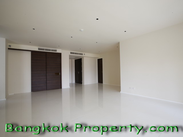 Sukhumvit.  3 Bedrooms Condo / Apartment For Rent. 195sqm (id:596)