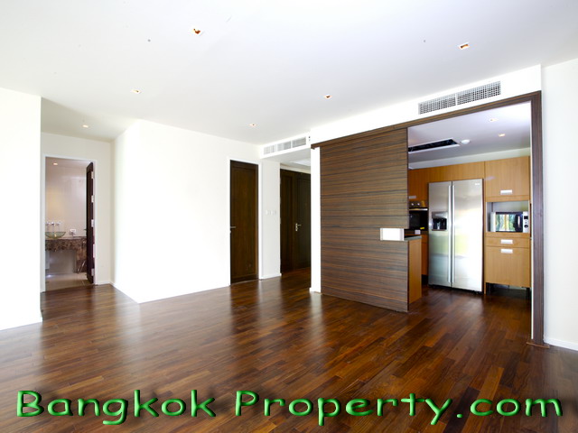 Sukhumvit.  3 Bedrooms Condo / Apartment For Rent. 195sqm (id:601)