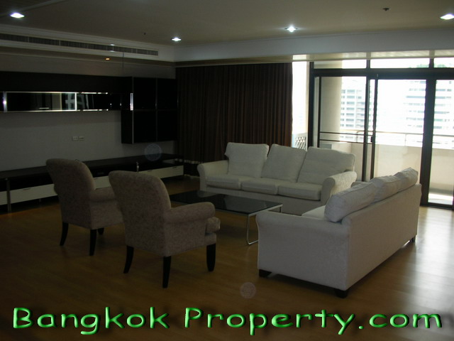 Sukhumvit.  3 Bedrooms Condo / Apartment For Rent. 315sqm (id:779)