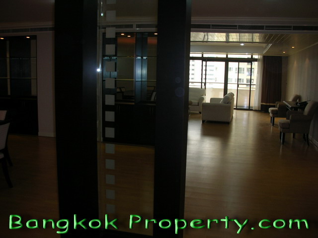 Sukhumvit.  3 Bedrooms Condo / Apartment For Rent. 315sqm (id:779)