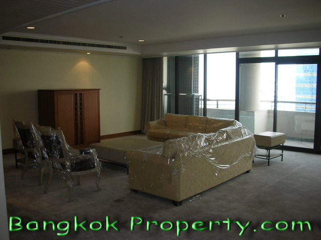 Sukhumvit.  3 Bedrooms Condo / Apartment For Rent. 315sqm (id:782)