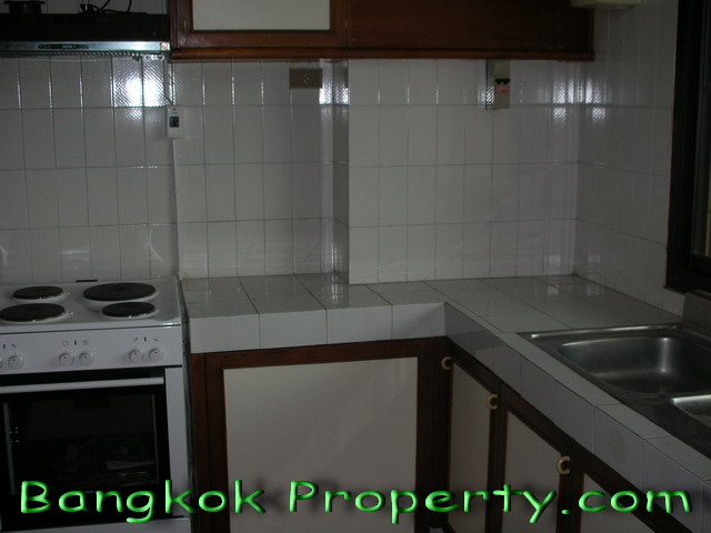 Sukhumvit.  2 Bedrooms Condo / Apartment For Rent. 180sqm (id:795)
