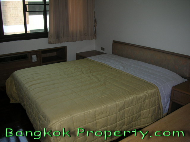 Sukhumvit.  2 Bedrooms Condo / Apartment For Rent. 180sqm (id:796)