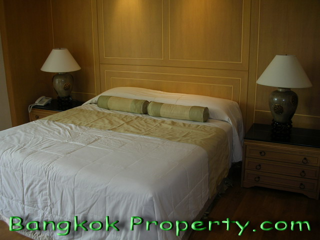 Sukhumvit.  2 Bedrooms Condo / Apartment For Rent. 258sqm (id:743)