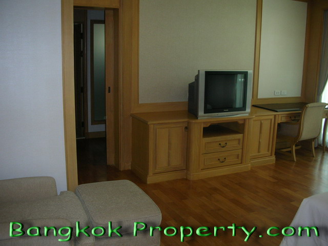 Sukhumvit.  2 Bedrooms Condo / Apartment For Rent. 258sqm (id:743)