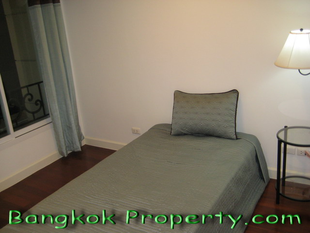Sukhumvit.  2 Bedrooms Condo / Apartment For Rent. 84sqm (id:730)