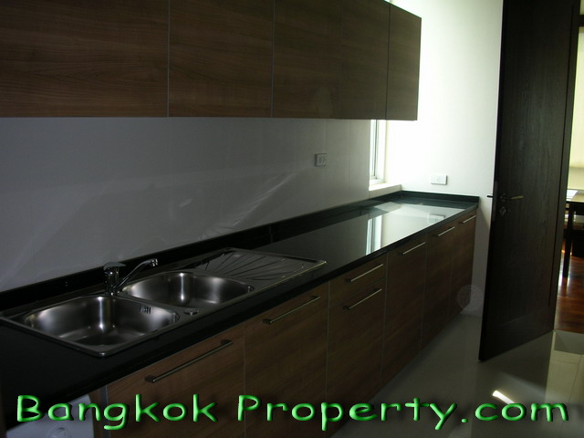 Sukhumvit.  3 Bedrooms Condo / Apartment For Rent. 231sqm (id:797)
