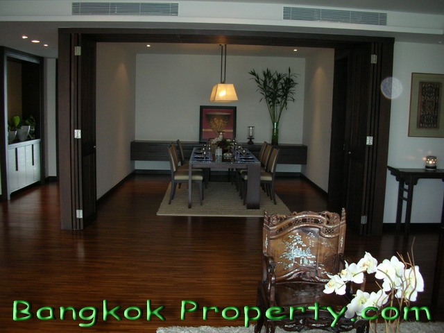 Sukhumvit.  3 Bedrooms Condo / Apartment For Rent. 245sqm (id:798)
