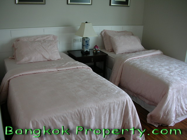 Sukhumvit.  3 Bedrooms Condo / Apartment For Rent. 245sqm (id:798)