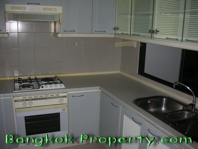 Sukhumvit.  3 Bedrooms Condo / Apartment For Rent. 170sqm (id:803)