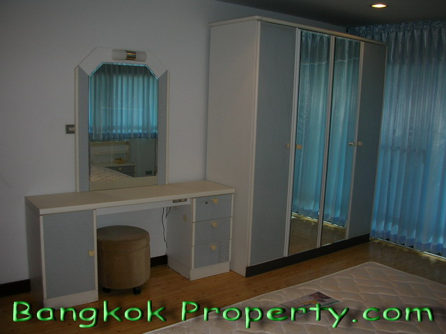 Sukhumvit.  3 Bedrooms Condo / Apartment For Rent. 170sqm (id:803)