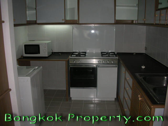 Sukhumvit.  3 Bedrooms Condo / Apartment For Rent. 170sqm (id:805)