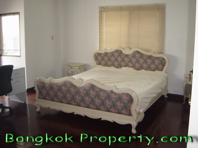 Sukhumvit.  4 Bedrooms Condo / Apartment For Rent. 116sqm (id:812)