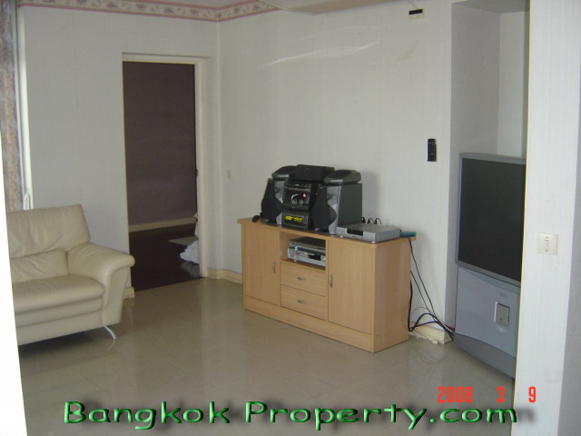Muangthongthani.  3 Bedrooms Condo / Apartment For Rent. 107sqm (id:617)