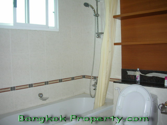 Sukhumvit.  4 Bedrooms Condo / Apartment For Rent. 440sqm (id:86)