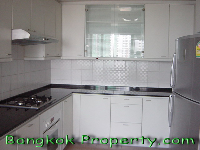 Sukhumvit.  3 Bedrooms Condo / Apartment For Rent. 320sqm (id:630)