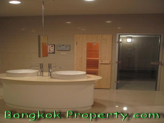 Charoenkrung.  1 Bedroom Condo / Apartment For Rent. 63sqm (id:836)