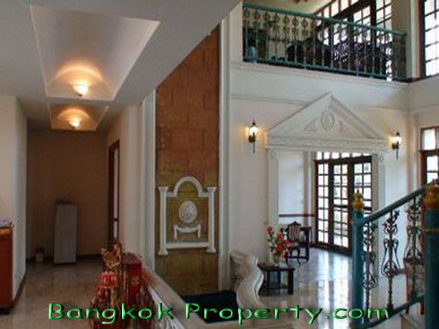 Bangna.  5 Bedrooms House To Buy. 1844sqm (id:854)