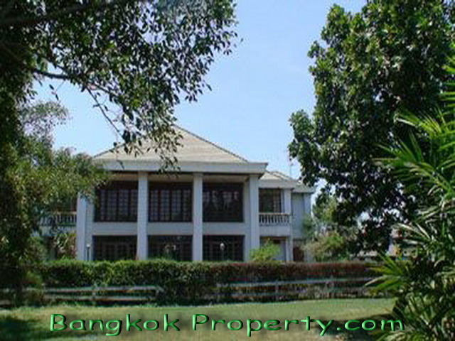 Bangna.  5 Bedrooms House To Buy. 1844sqm (id:854)