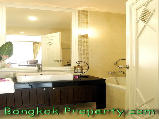 Sukhumvit.  2 Bedrooms Condo / Apartment For Rent. 115sqm (id:634)