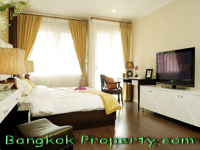 Sukhumvit.  2 Bedrooms Condo / Apartment For Rent. 115sqm (id:634)