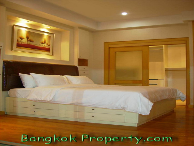 Bangna.  2 Bedrooms Condo / Apartment For Rent. 285sqm (id:91)