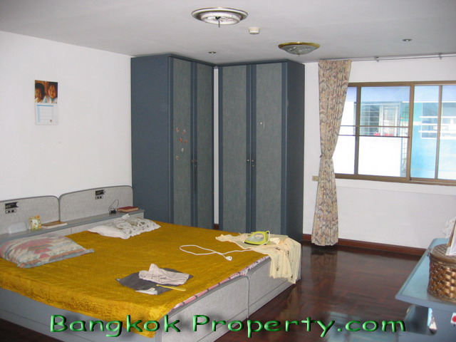Sukhumvit.  3 Bedrooms Condo / Apartment To Buy. 244sqm (id:869)