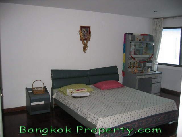Sukhumvit.  3 Bedrooms Condo / Apartment To Buy. 244sqm (id:869)