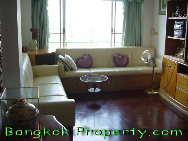 Sukhuvit.  2 Bedrooms Condo / Apartment For Rent. 60sqm (id:875)