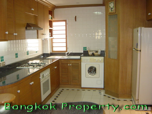 Sukhuvit.  2 Bedrooms Condo / Apartment For Rent. 120sqm (id:876)