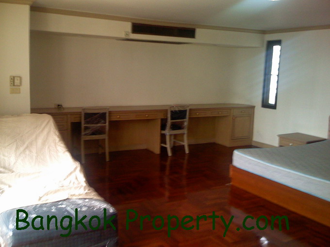 Sukhumvit.  3 Bedrooms Condo / Apartment To Buy. 305sqm (id:874)