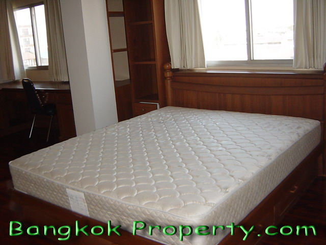 Sukhuvit.  3 Bedrooms Condo / Apartment For Rent. 300sqm (id:877)