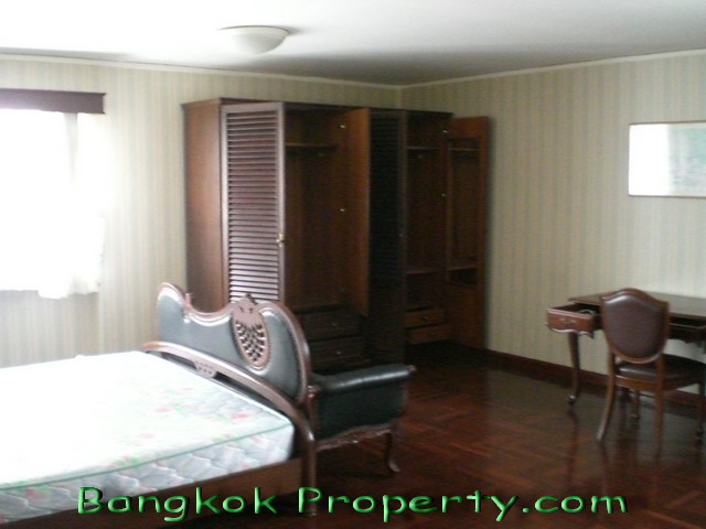 Sukhumvit.  3 Bedrooms Condo / Apartment To Buy. 240sqm (id:888)