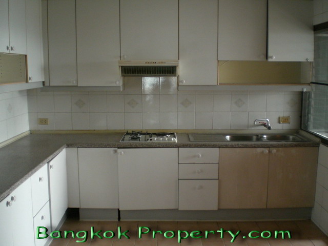 Sukhumvit.  3 Bedrooms Condo / Apartment To Buy. 240sqm (id:888)