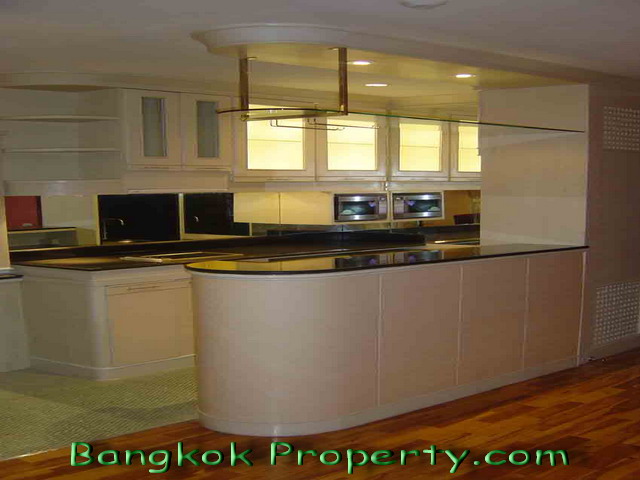 Bangna.  3 Bedrooms Condo / Apartment For Rent. 147sqm (id:93)