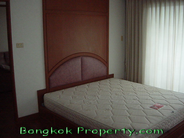 Srinakarin.  1 Bedroom Condo / Apartment To Buy. 64sqm (id:891)