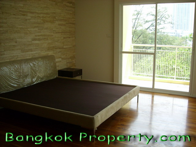Sukhumvit.  2 Bedrooms Condo / Apartment For Rent. 163sqm (id:598)